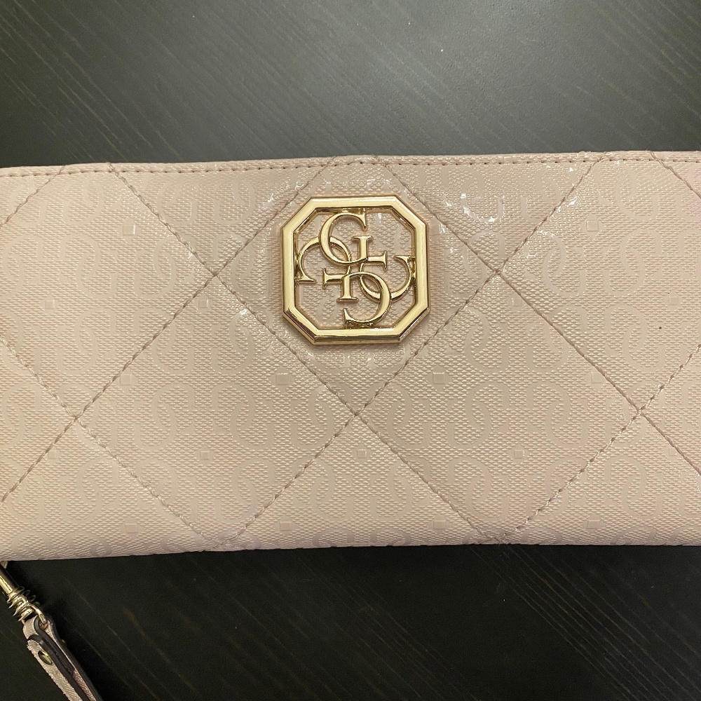 Guess wallet in pink